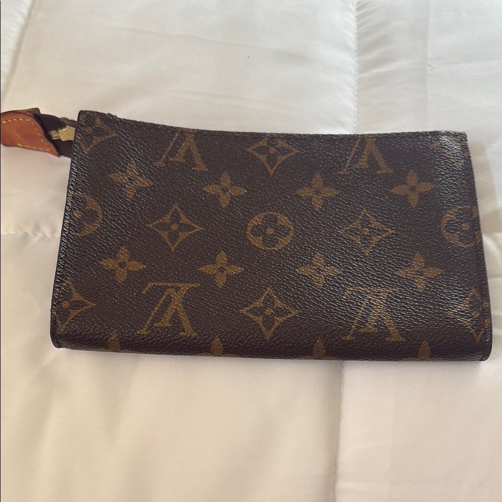 Louis Vuitton Monogram Clutch great condition except peeling inside